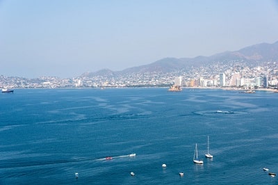 vista-aerea-bahia-acapulco-mexico-min
